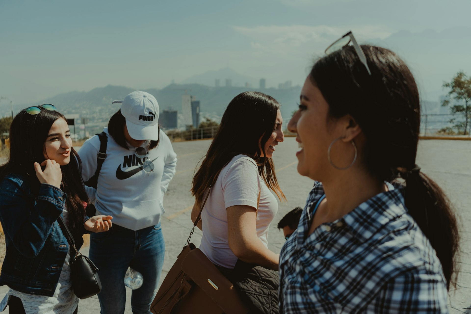 amigos viajando y compartiendo buenos momentos